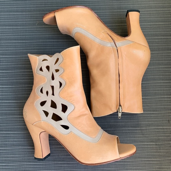 *gently used* John Fluevog Miracles Bethsaida boots (size 9.5, fits like 8-8.5) - Picture 2 of 14